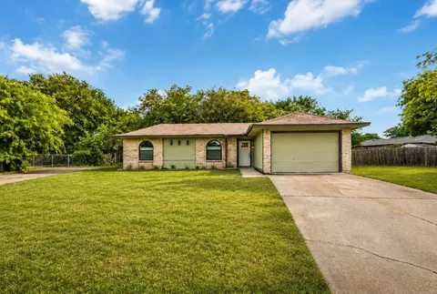 5721 Corral Ct, Haltom City, TX 76148