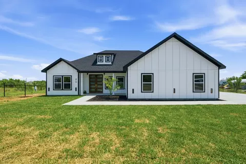 8212 Moyer Ct, Joshua, TX 76058
