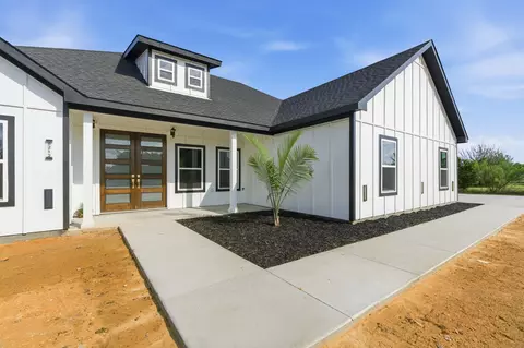 8212 Moyer Ct, Joshua, TX 76058