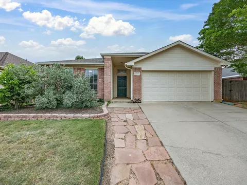 1123 Greenview Ln, Kennedale, TX 76060