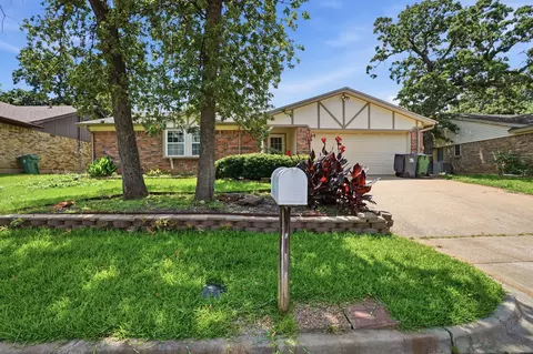 3708 Bordeaux Ct, Arlington, TX 76016