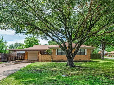 221 Leighton Dr, Terrell, TX 75160