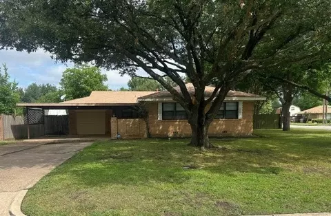 221 Leighton Dr, Terrell, TX 75160