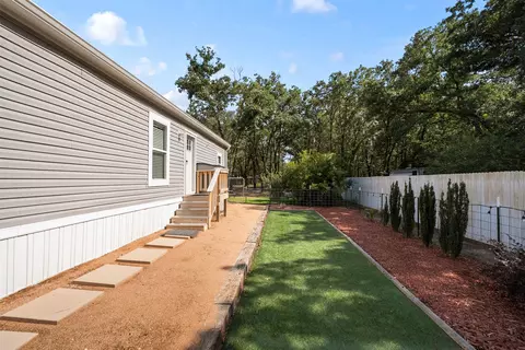 229 Forest Lane Dr, Mabank, TX 75156