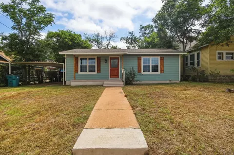 911 S Commercial Ave, Coleman, TX 76834