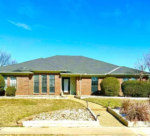2307 Honeysuckle Dr, Richardson, TX 75082