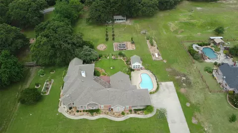 4082 Tracy Ln, Greenville, TX 75402