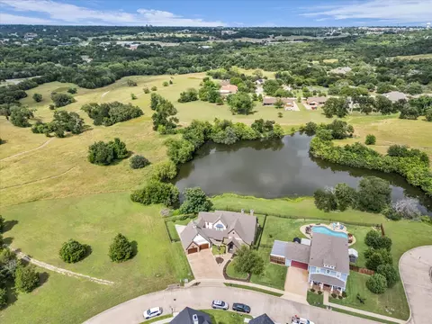 404 Charleston Park Dr, Woodway, TX 76712