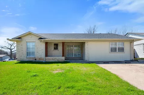 2316 Gilbert Cir, Arlington, TX 76010