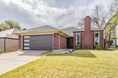 1521 Briarcrest Dr, Grapevine, TX 76051