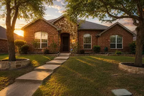 7510 Handen Dr, Rowlett, TX 75089