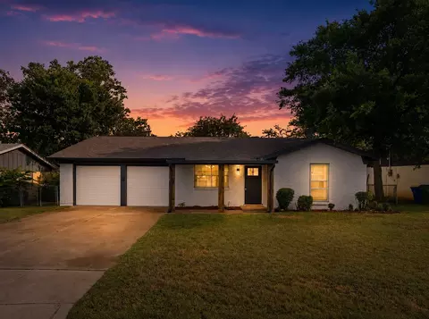 5925 Hanson Dr, Watauga, TX 76148