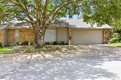 9621 Summerhill Ln, Dallas, TX 75238