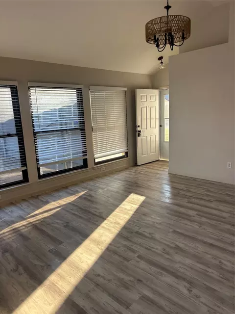 6715 Cuculu Dr, Fort Worth, TX 76133