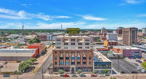 219 S 4th St #206, Waco, TX 76701
