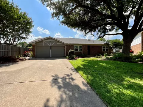 3705 Cobblestone Ct, Bedford, TX 76021