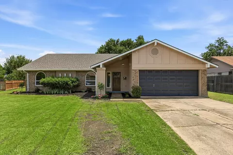 2804 Elk Grove Rd, Carrollton, TX 75007
