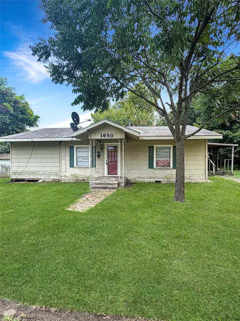 1650 E Polk St, Paris, TX 75460