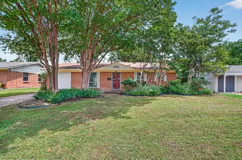 204 Island Dr, Richardson, TX 75081