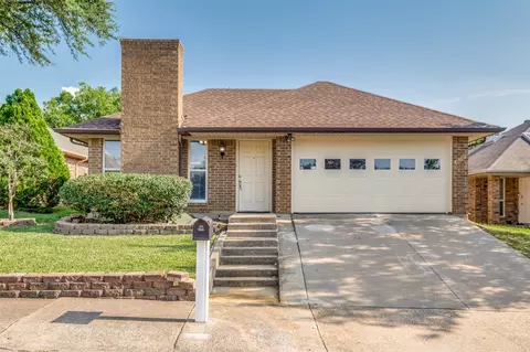 2208 Cedarcrest Dr, Carrollton, TX 75007