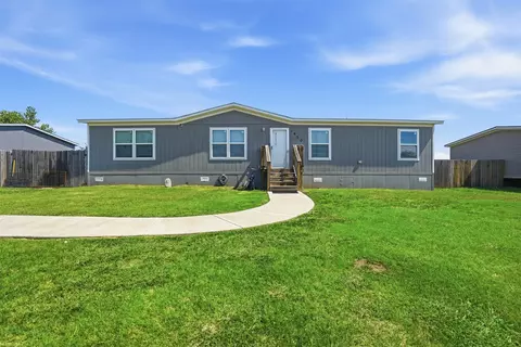 1420 Smooth Stone Dr, Cleburne, TX 76033
