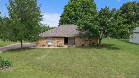 2944 Whispering Creek Ln, Burleson, TX 76028