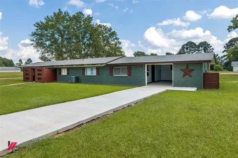 Exterior - 300 S Main St, Springhill, LA 71075 photo 2 of 7
