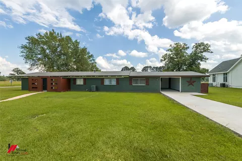 Exterior - 300 S Main St, Springhill, LA 71075 photo 3 of 7