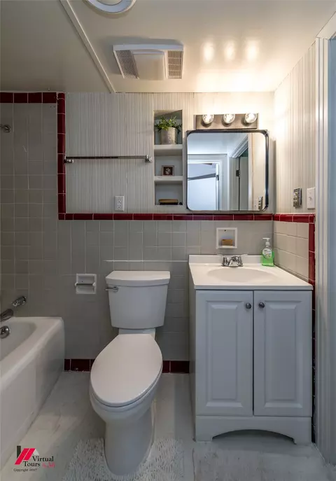 Bath - 300 S Main St, Springhill, LA 71075 photo 2 of 4
