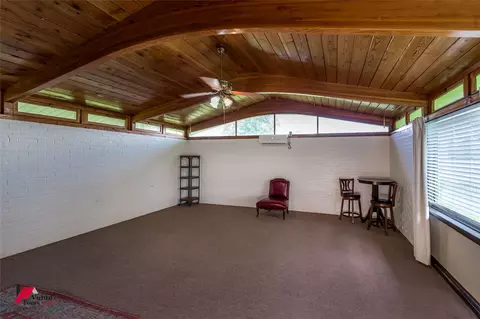 Living - 300 S Main St, Springhill, LA 71075 photo 1 of 4