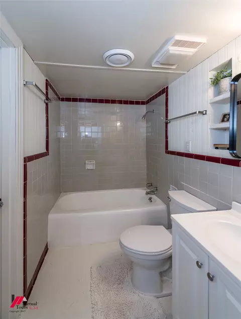 Bath - 300 S Main St, Springhill, LA 71075 photo 1 of 4