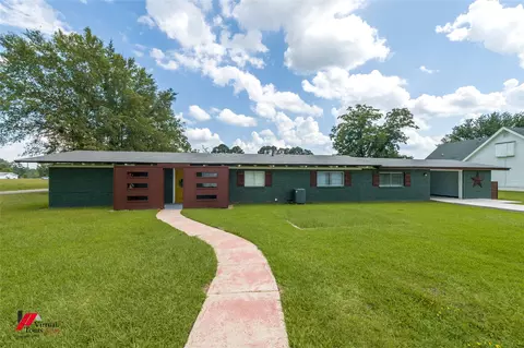 Exterior - 300 S Main St, Springhill, LA 71075 photo 4 of 7