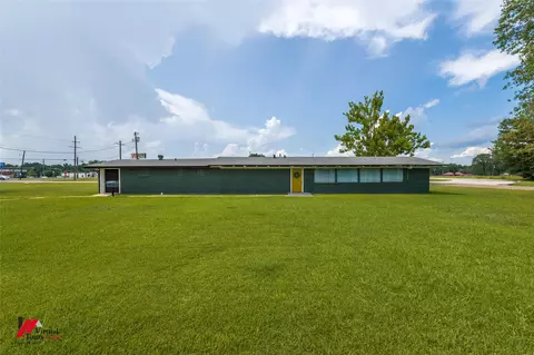 Exterior - 300 S Main St, Springhill, LA 71075 photo 7 of 7