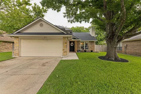 537 Blue Haze Dr, Fort Worth, TX 76108