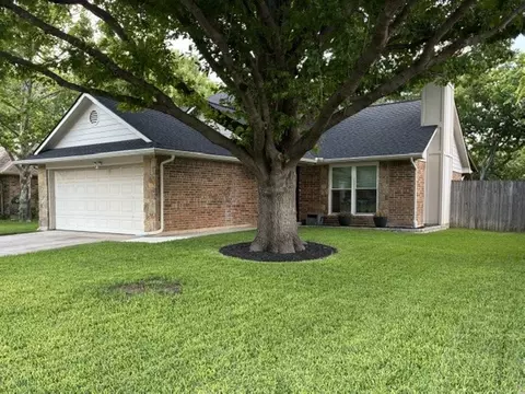537 Blue Haze Dr, Fort Worth, TX 76108