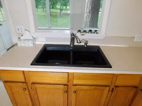Kitchen - 24044 Highway 157 Hwy, Springhill, LA 71075 photo 3 of 3