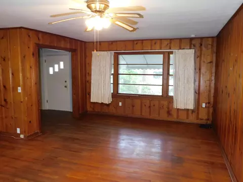 Living - 24044 Highway 157 Hwy, Springhill, LA 71075 photo 2 of 4