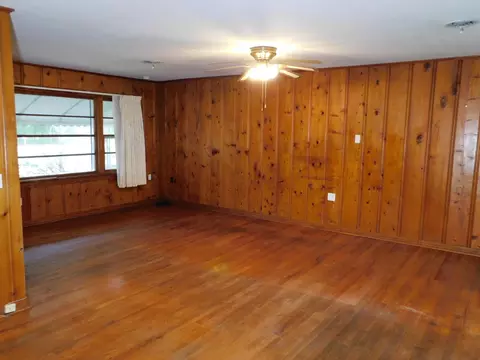 Living - 24044 Highway 157 Hwy, Springhill, LA 71075 photo 1 of 4