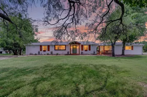 704 Spring Miller Ct, Arlington, TX 76002