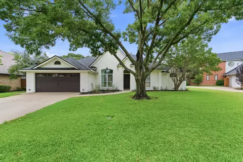 8 Waterwood Ct, Mansfield, TX 76063