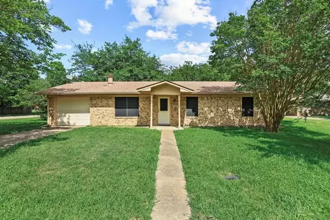 606 Hunter St, Bonham, TX 75418