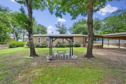 18390 Pine Dr, Eustace, TX 75124