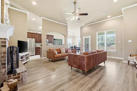 4908 Lakepark Dr, Sanger, TX 76266