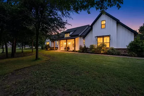 205 Deer Glade Ct, Azle, TX 76020