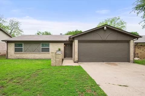 2512 Colleen Dr, Arlington, TX 76016