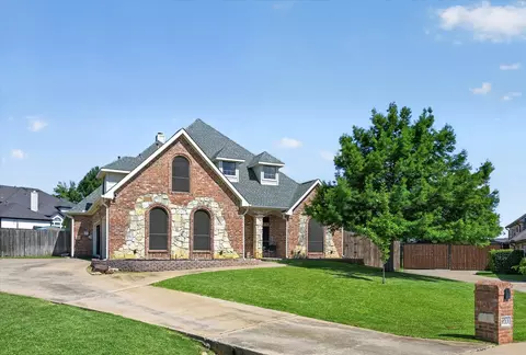 9713 Corral Dr, Fort Worth, TX 76244