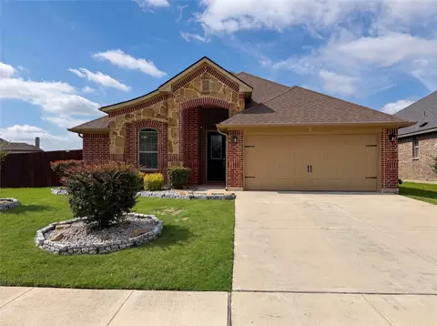 709 Ravenwood Dr, Saginaw, TX 76179