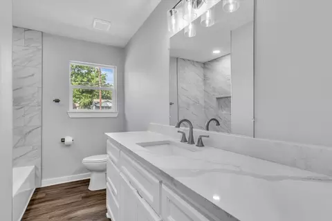 Bath - 3608 N 26th St, Waco, TX 76708 photo 3 of 4