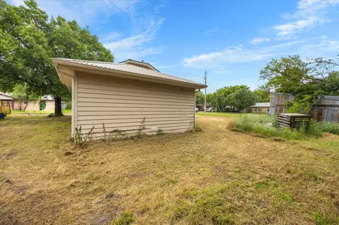 Exterior - 502 S Elm St, Celeste, TX 75423 photo 4 of 5