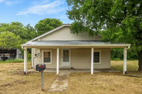 502 S Elm St, Celeste, TX 75423